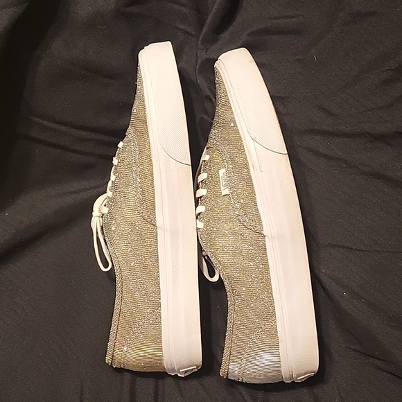 Vans - Picture 4 of 6